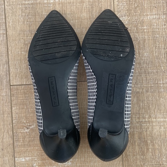 Tahari 2” houndstooth pattern heels - Picture 3 of 3